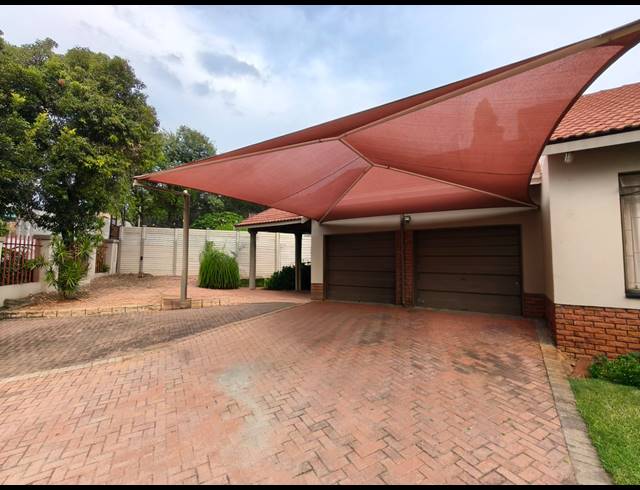 3 BEDROOM HOUSE FOR SALE IN SAFARI GARDENS